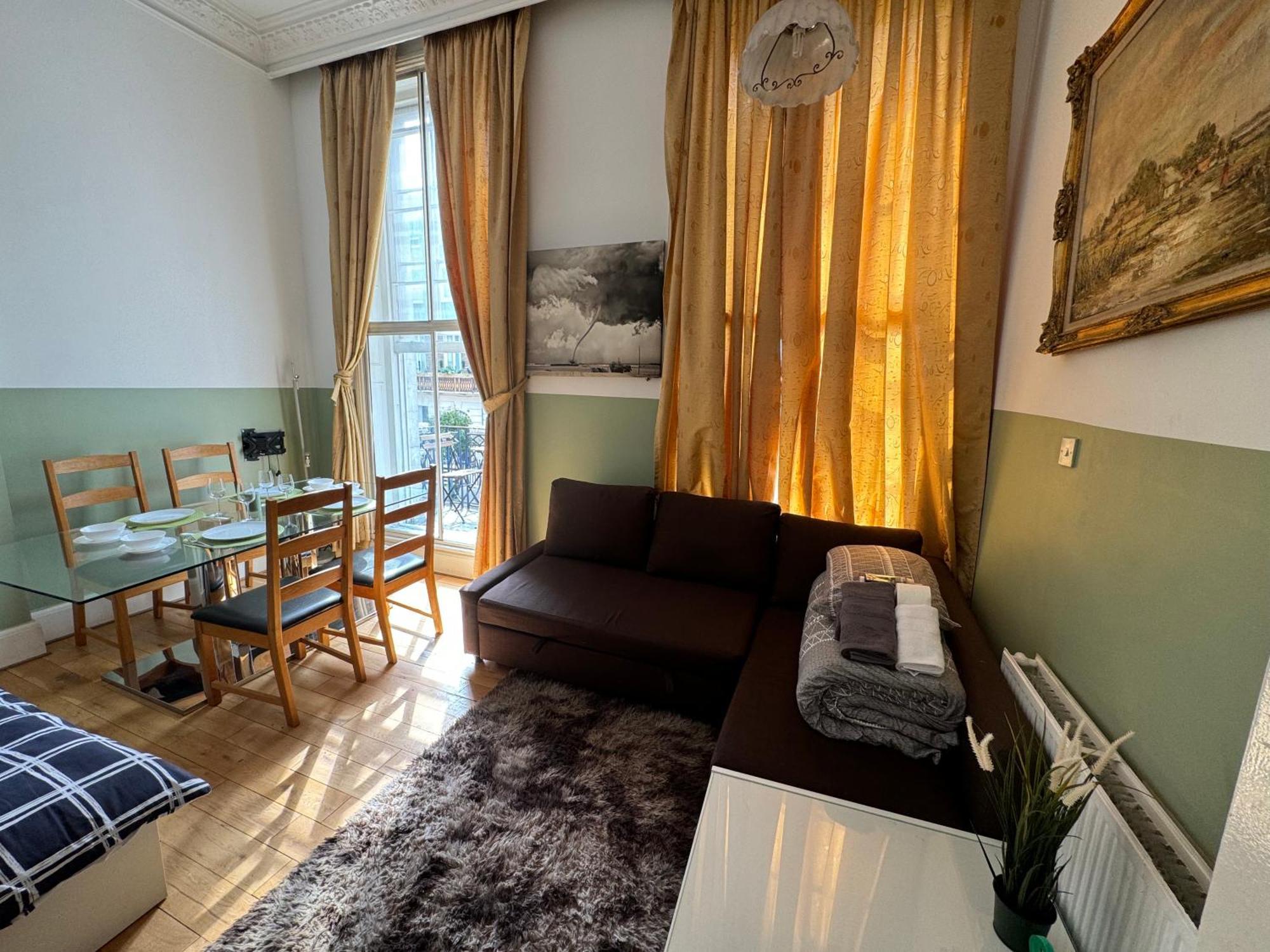 Central And Affordable Flat For 6 People In Zone 1 - Baker Street - With Breakfast Included London Exterior photo
